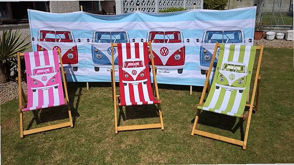 Red and blue Volkswagen Windbreak